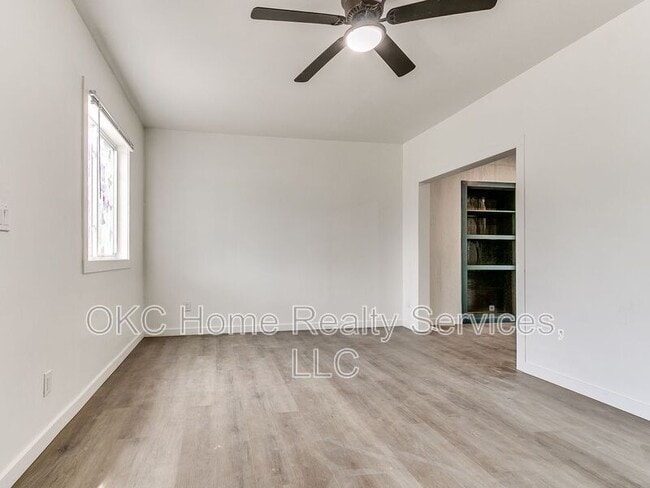 Building Photo - 1812 W Noble Ave