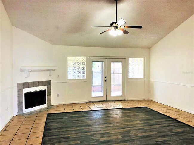 Building Photo - 1005 Aviles Ct