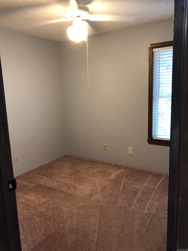 Building Photo - 125 Bluebird Glen