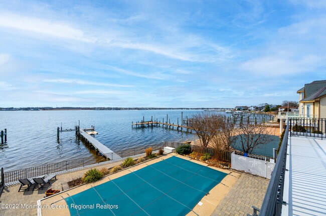 Building Photo - 709 Princeton Ave