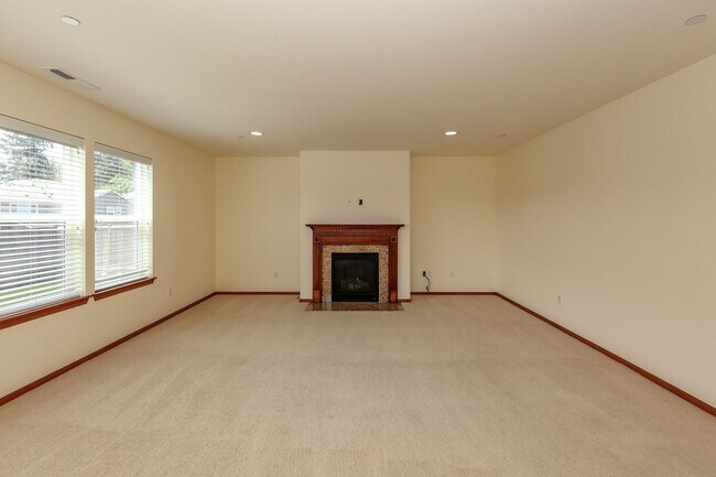Building Photo - Spacious 4-Bedroom DuPont Home with AC