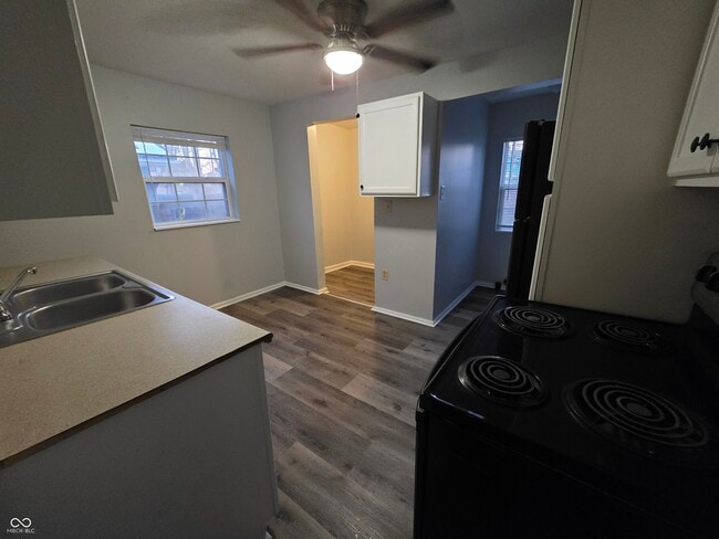 Building Photo - 1219 N Rural St