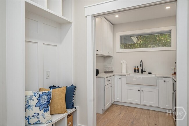 Building Photo - 10 Howley Ln