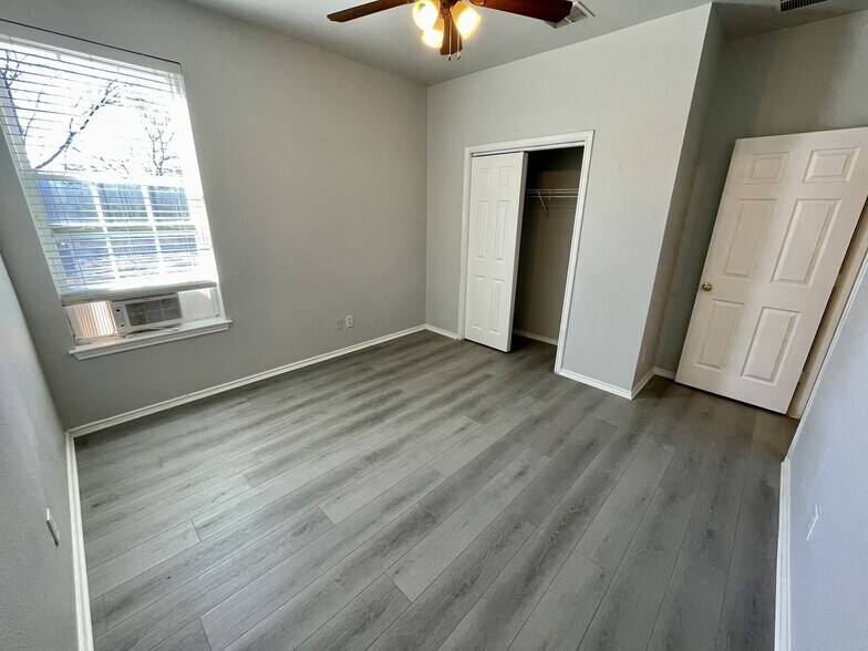 Building Photo - 5003 Gemsbuck Chase