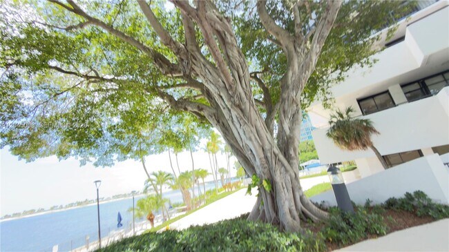 Building Photo - 2333 Brickell Ave