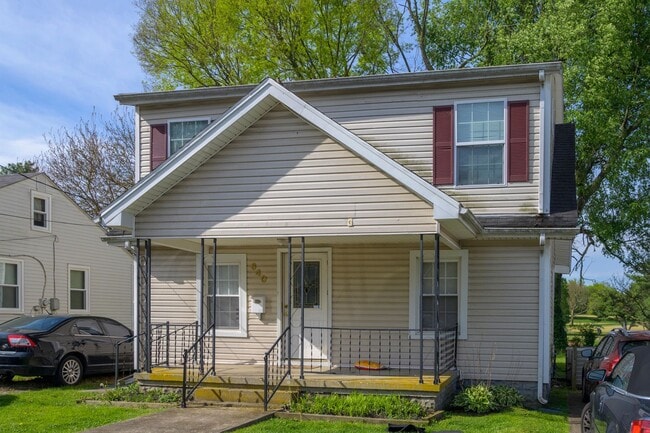 Building Photo - VIRTUAL SHOWINGS AVAILABLE - Beautifully U...