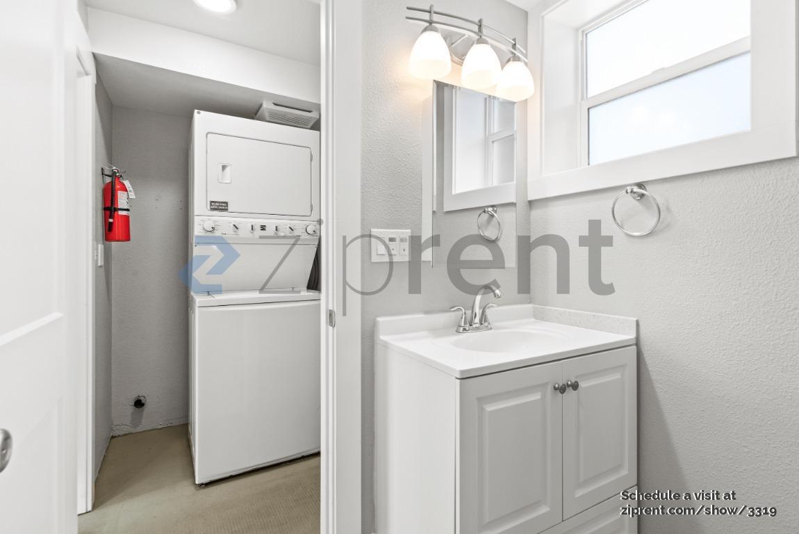 Building Photo - Unit A