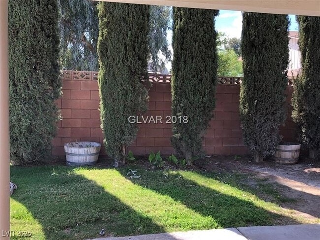 Building Photo - 1850 Center St