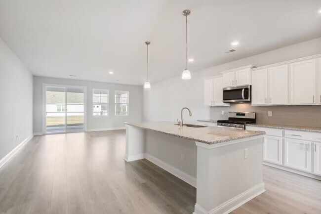 Building Photo - 2053 Ainsley Dr