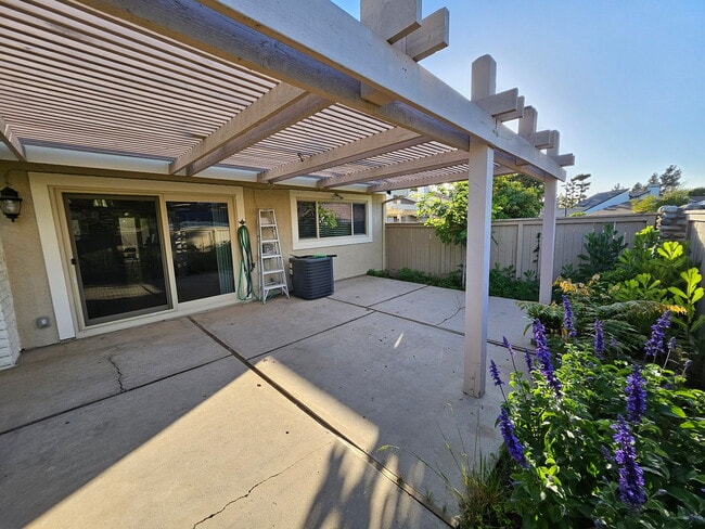 Building Photo - 5 Windwood