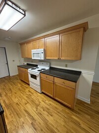 Building Photo - 31 Sumner Ln