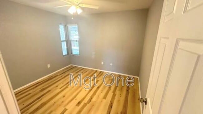 Building Photo - 851 Knollwood Dr