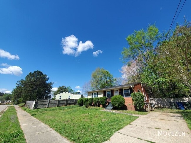 Building Photo - 1109 N King Charles Rd