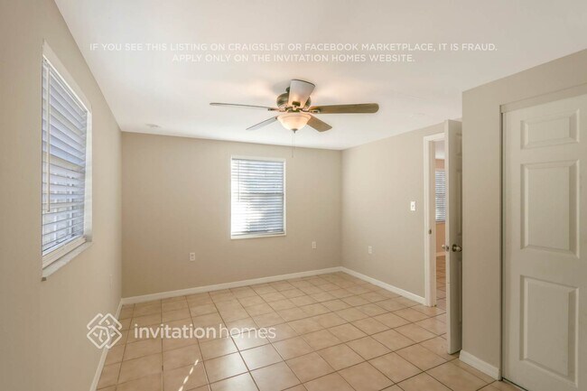 Building Photo - 10824 Oakdale Ave