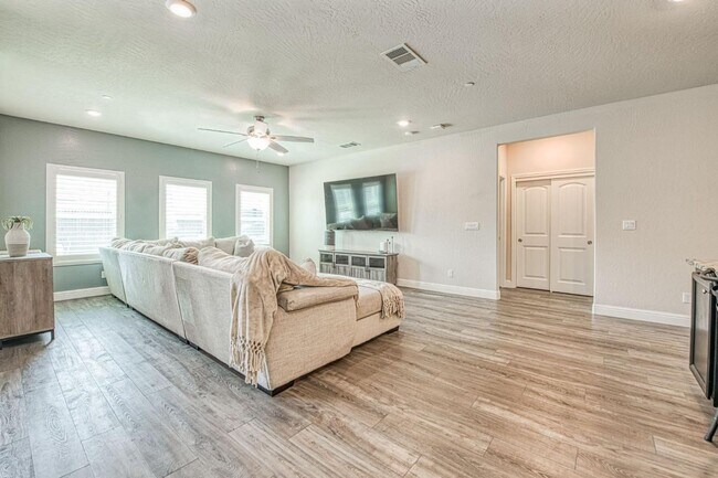 Building Photo - Newly Built 3/2 Lennar In Rivertsone