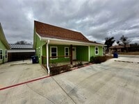 Building Photo - 2 Story Bungalow