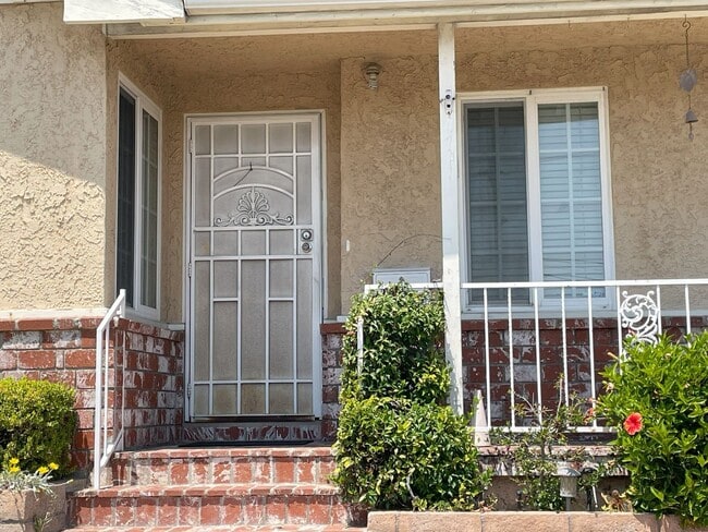 Building Photo - 3 bedroom immaculate home in Southwest Tor...