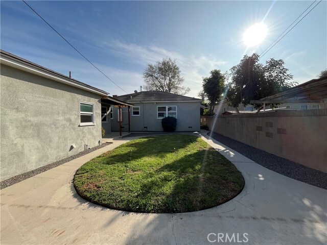 Building Photo - 215 E Scott St