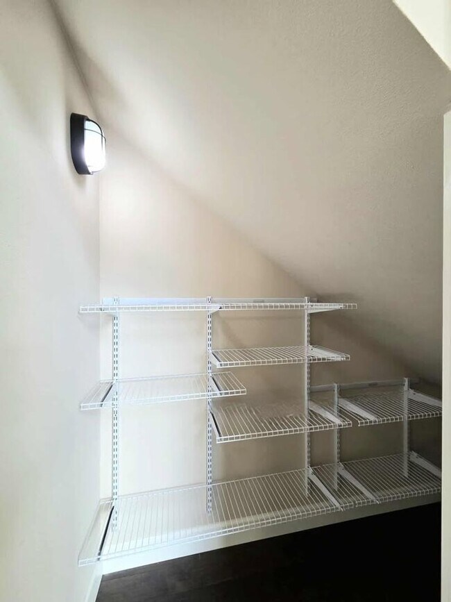 Building Photo - Large 3 bedroom, 3 bath newer build in sought after East Wenatchee neighborhood!