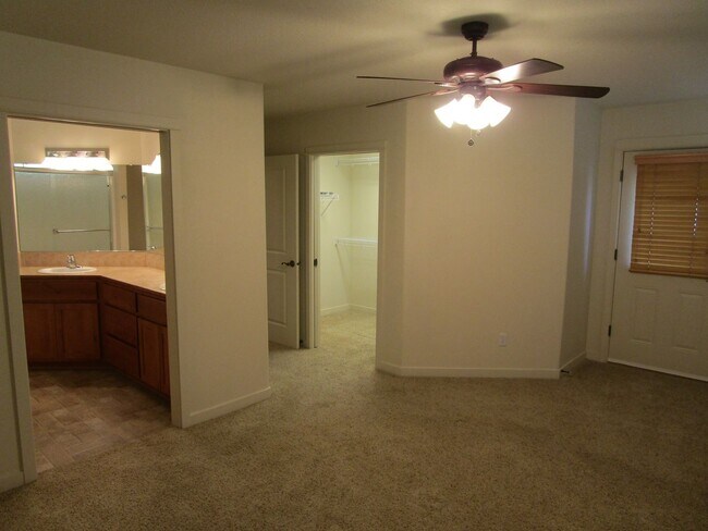 Building Photo - 3 Bedroom, 2 Bathroom on Corner Lot in Subdivision in North Prineville - Available Now!