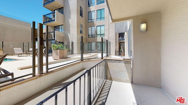Building Photo - 7320 Hawthorn Ave