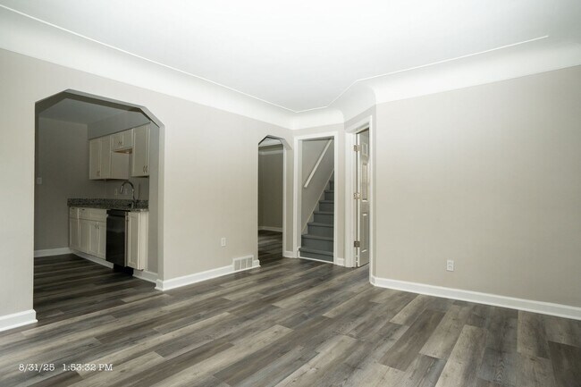 Building Photo - 28253 Schram St