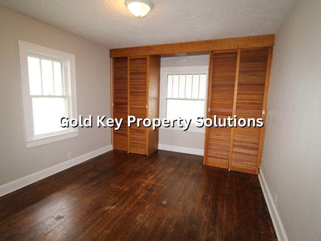 Building Photo - Adorable 2 BR 1 BA House with Garage and C...