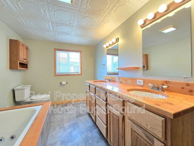 Building Photo - 4914 6th Ave NW