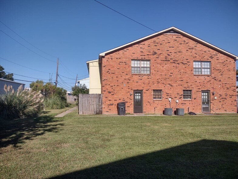 Building Photo - 7912 Bles Ave