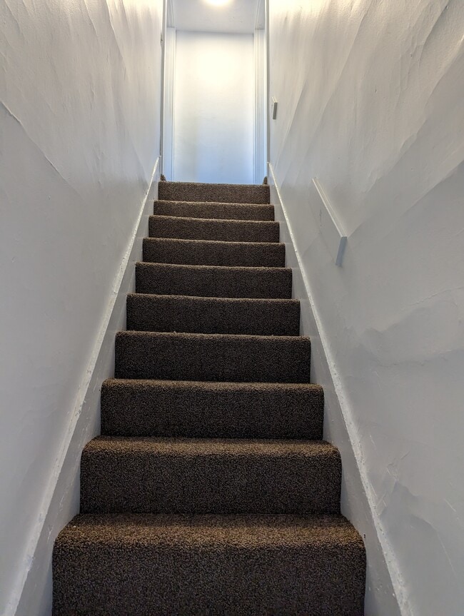 Building Photo - 3205 Parkview Ave