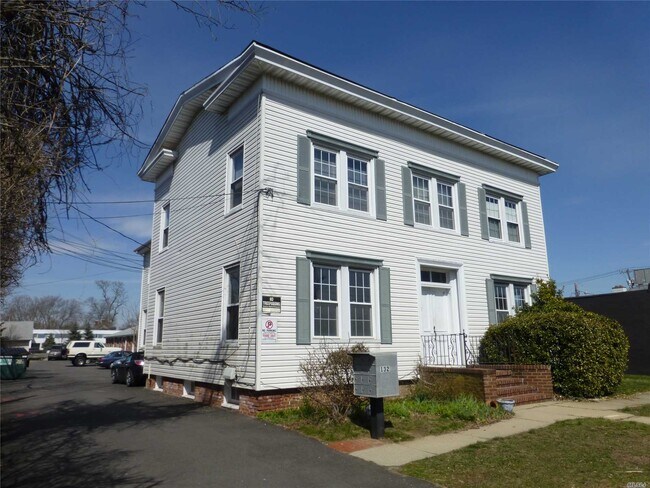 Primary Photo - 132 Merrick Rd