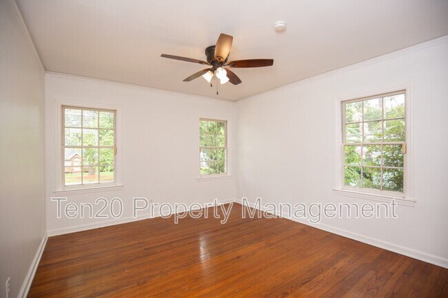 Building Photo - 1706 Wells Dr