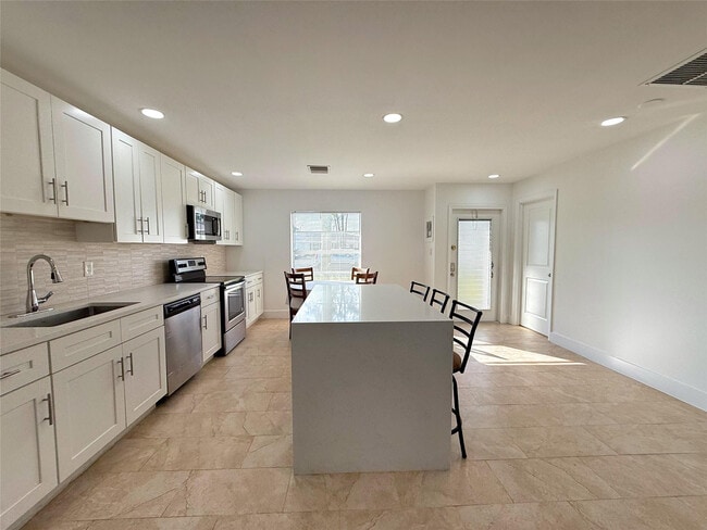 Building Photo - 5093 Privet Pl