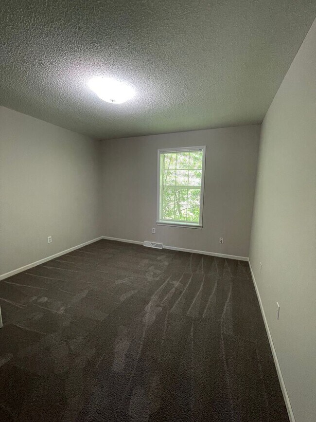 Building Photo - 2304-2306-2306 E Parks Edge Pl