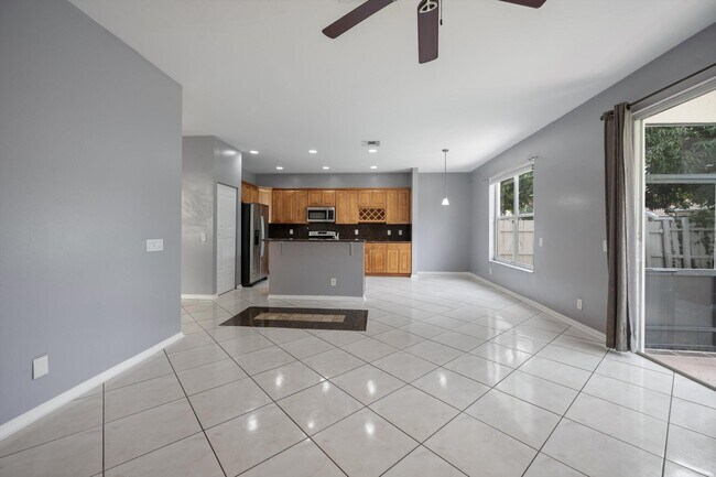 Building Photo - 3578 Chesapeake Cir
