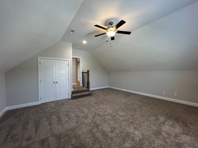 Building Photo - 557 Dexter Dr