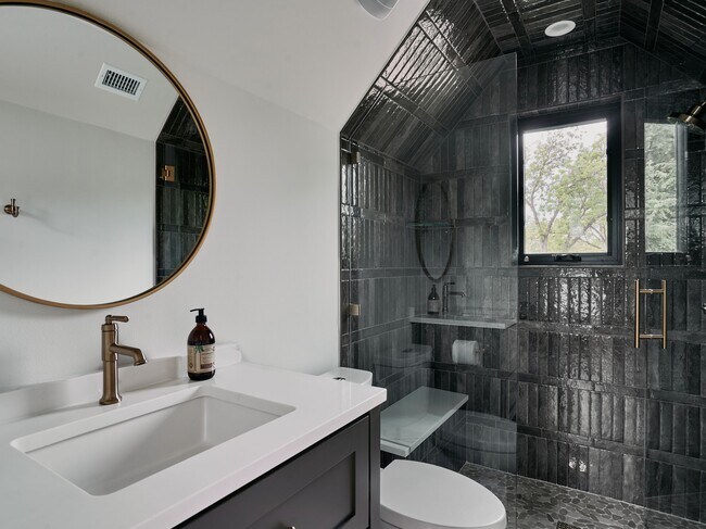 Building Photo - 412 Kemp St