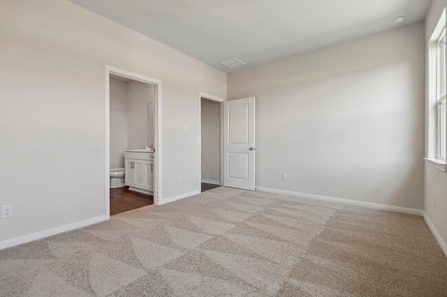 Building Photo - 15858 Berry Hl Dr