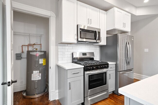 Building Photo - Perfect for BJC Residents/Frequenters