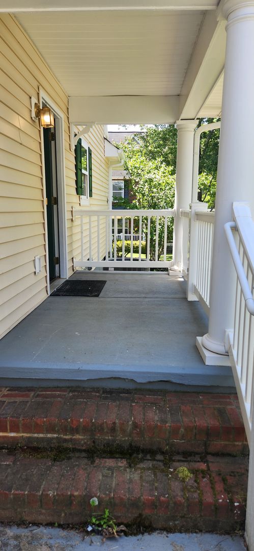 Building Photo - 4 Bedroom - Less than 2 miles from Swamp R...