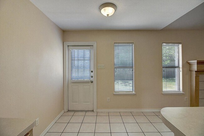 Building Photo - 3805 Julia Cir