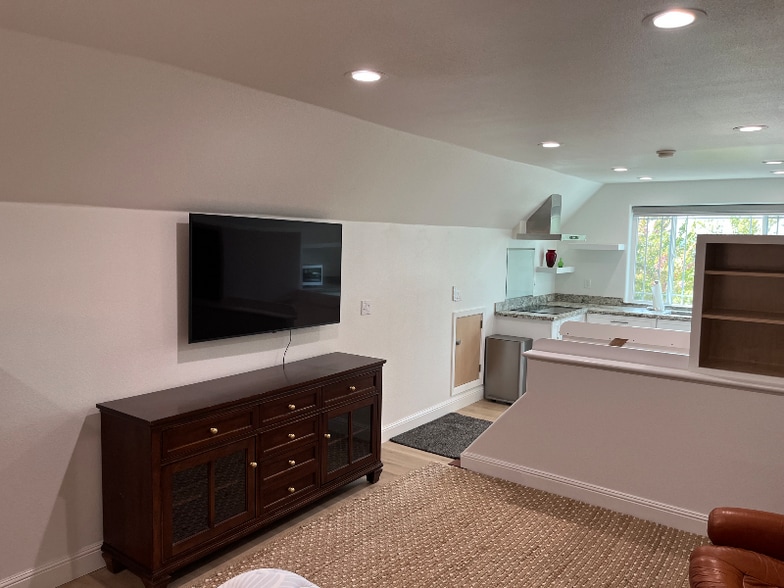 Building Photo - 6696 Mosquito Rd