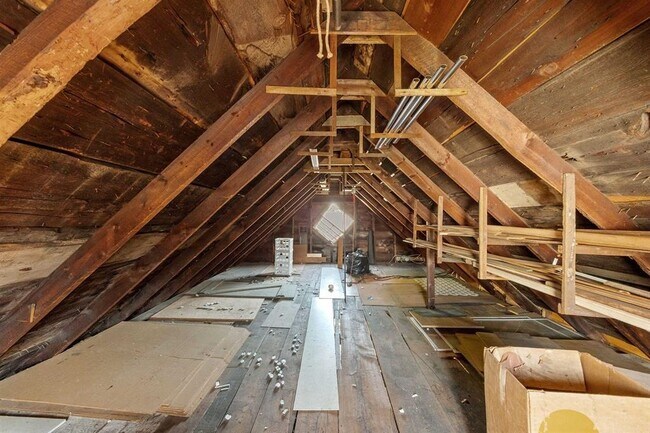 Building Photo - 5 Essex St