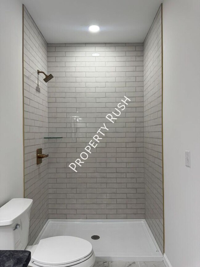 Building Photo - 1852 Wilberforce St