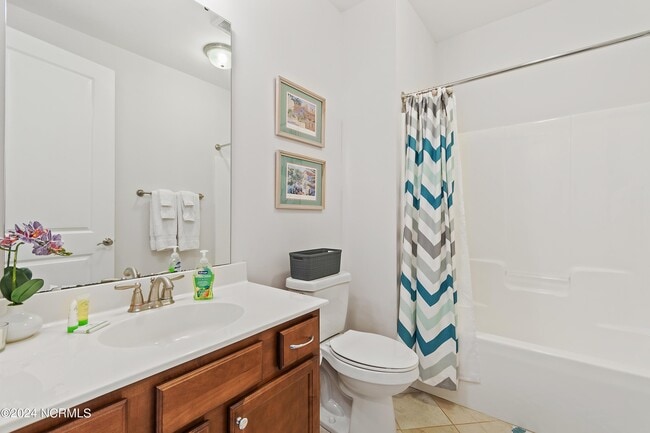 Building Photo - 2537 St James Dr SE