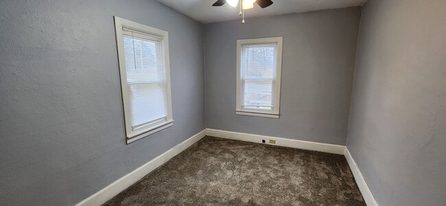 Building Photo - Spacious 3 Bedroom, 1 Bathroom with bonus ...