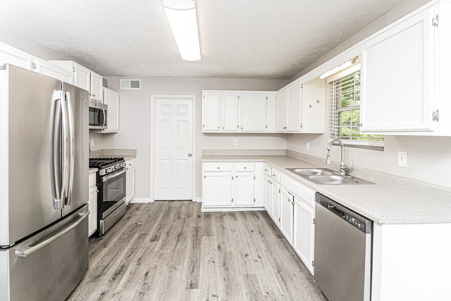 Building Photo - 5895 Brookside Dr SE
