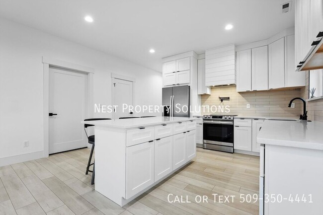 Building Photo - 4102 Quinn Dr NE