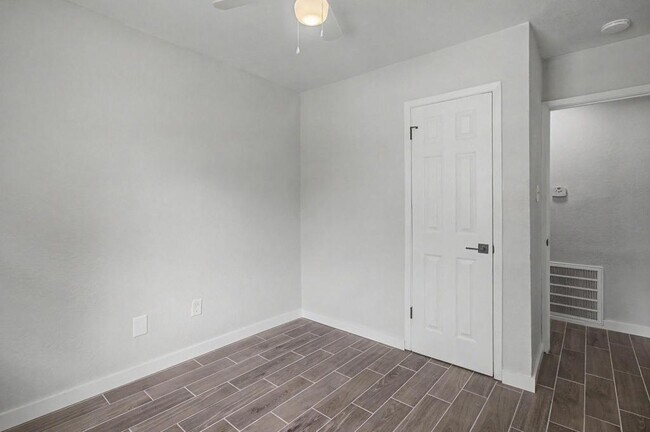 Building Photo - 108 Phylis Dr