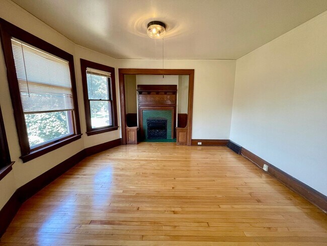 Building Photo - 2570 N Murray Ave